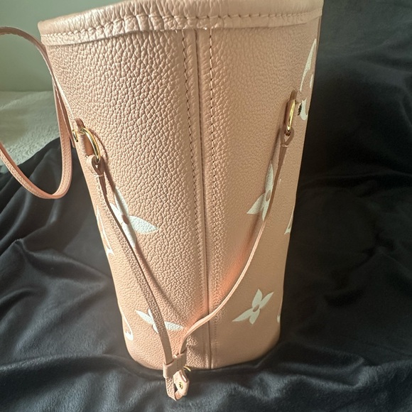 Sold on FB. Louis Vuitton Bicolor Monogram Empreinte Neverfull MM Rose - Picture 3 of 15